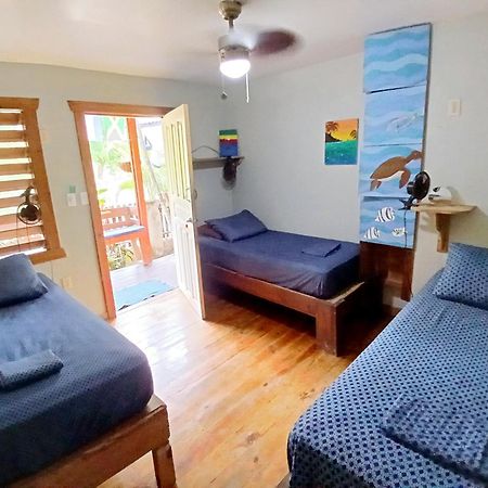 Roatan Backpackers' Hostel Sandy Bay Eksteriør billede