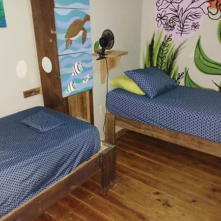 Roatan Backpackers' Hostel Sandy Bay Eksteriør billede