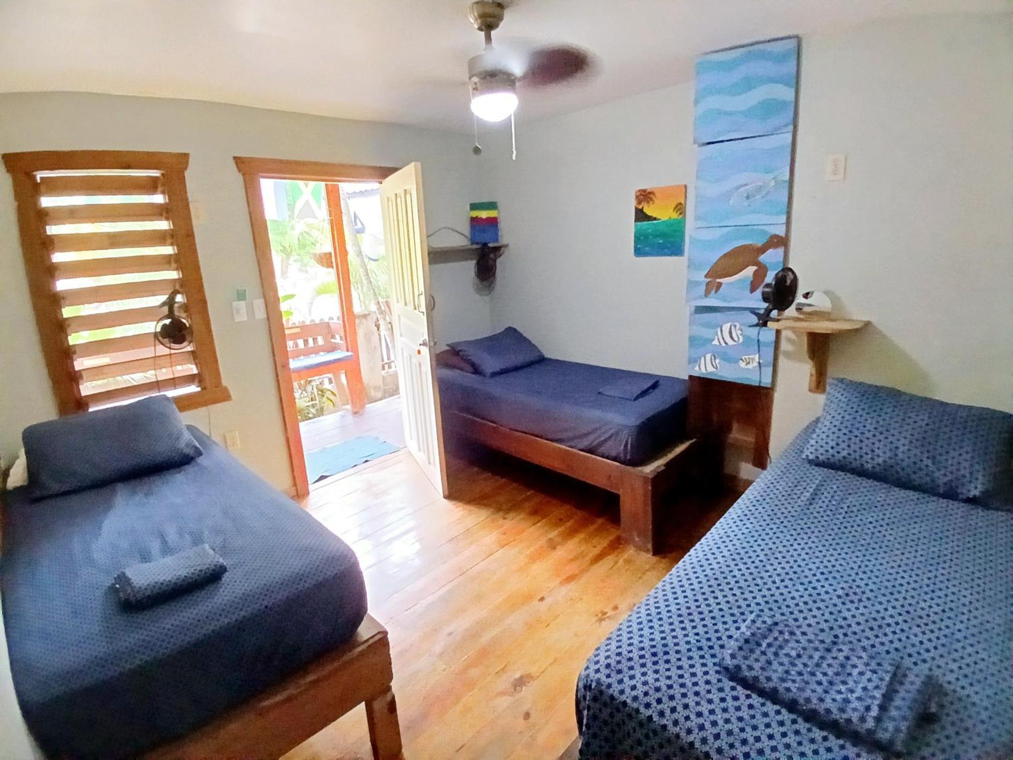 Roatan Backpackers' Hostel Sandy Bay Eksteriør billede