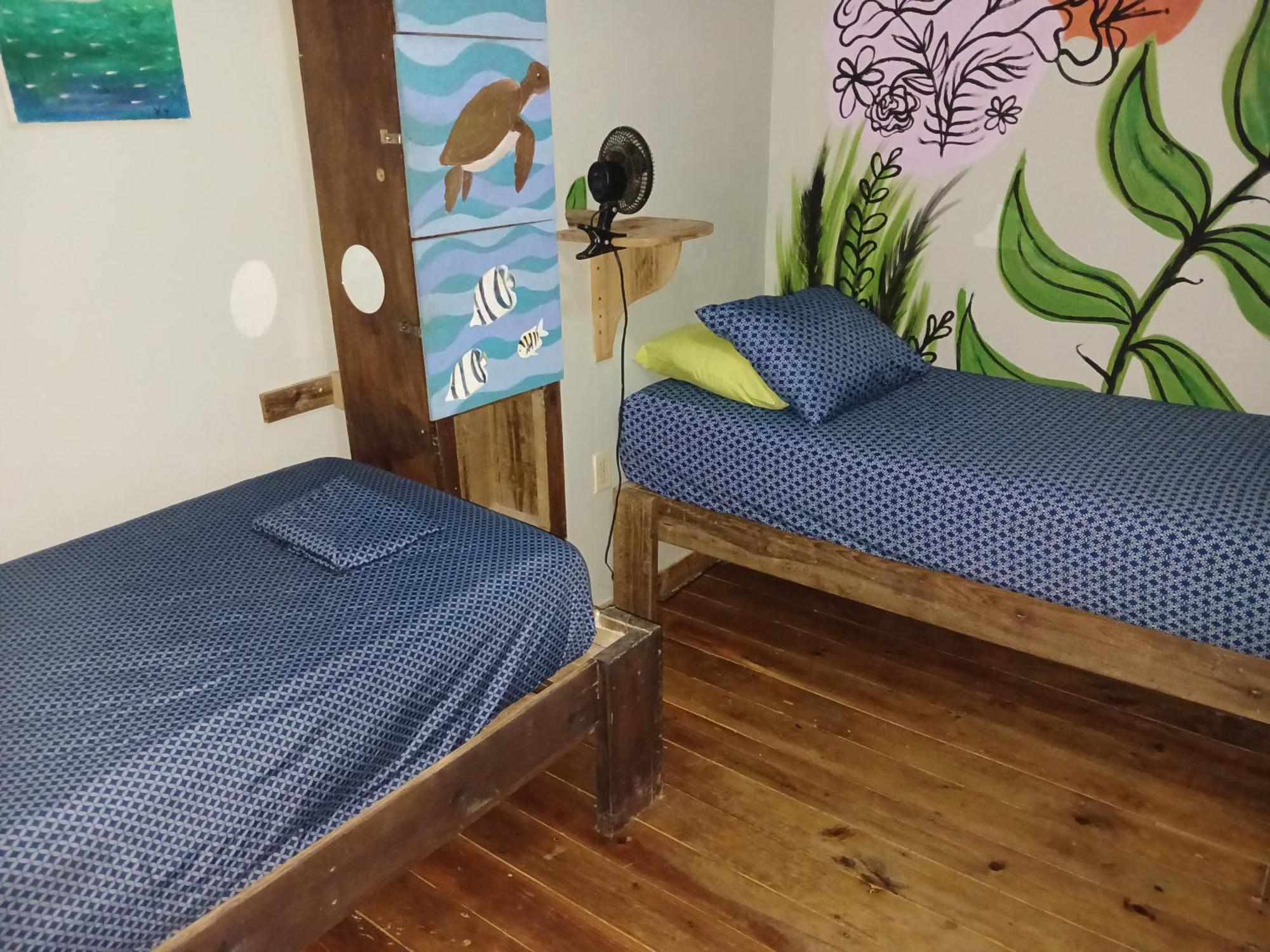 Roatan Backpackers' Hostel Sandy Bay Eksteriør billede