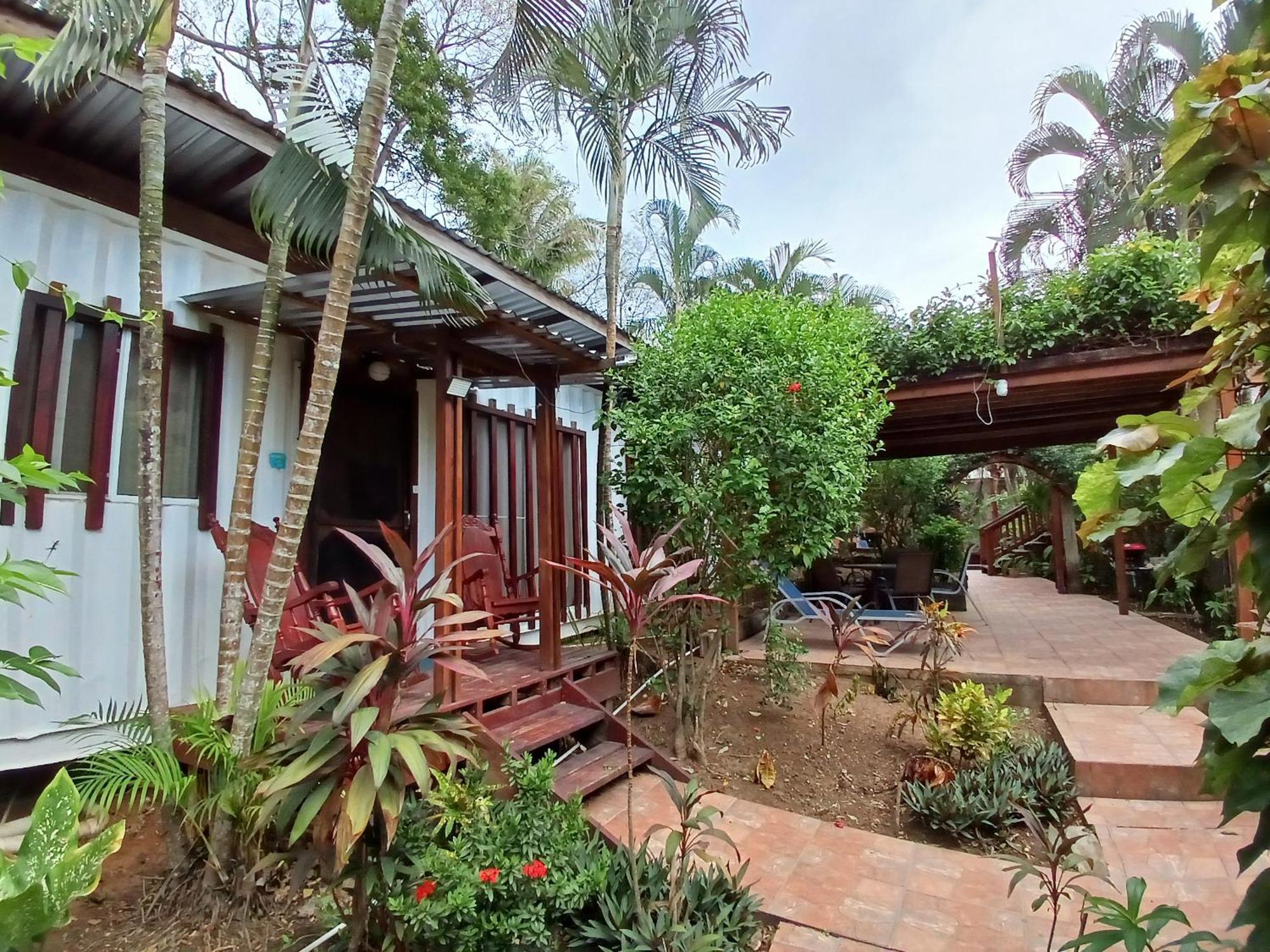 Roatan Backpackers' Hostel Sandy Bay Eksteriør billede